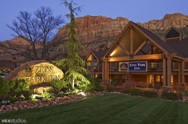 Holiday Inn Express Springdale - Zion National Park Area, An Ihg Hotel Exterior photo